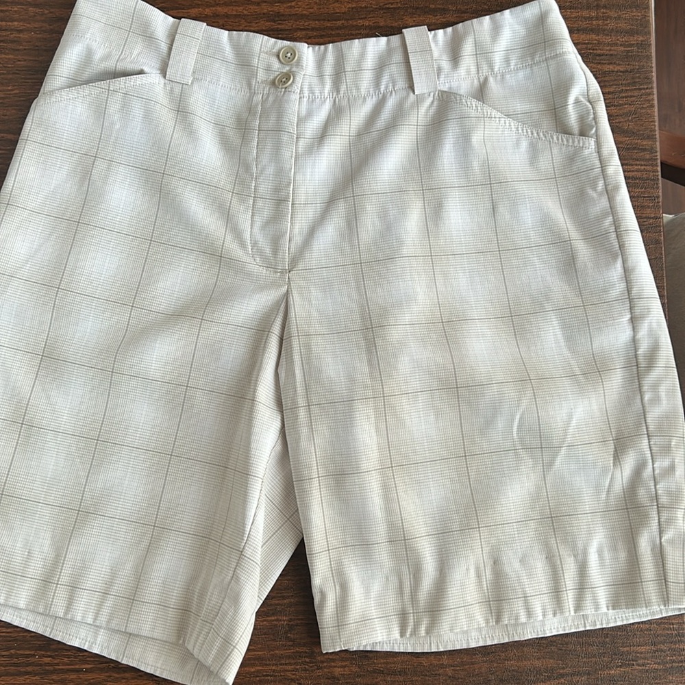 Nike Golf shorts 12 Bermuda cream white grey Pockets Belt loops Logo 9” seam EUC